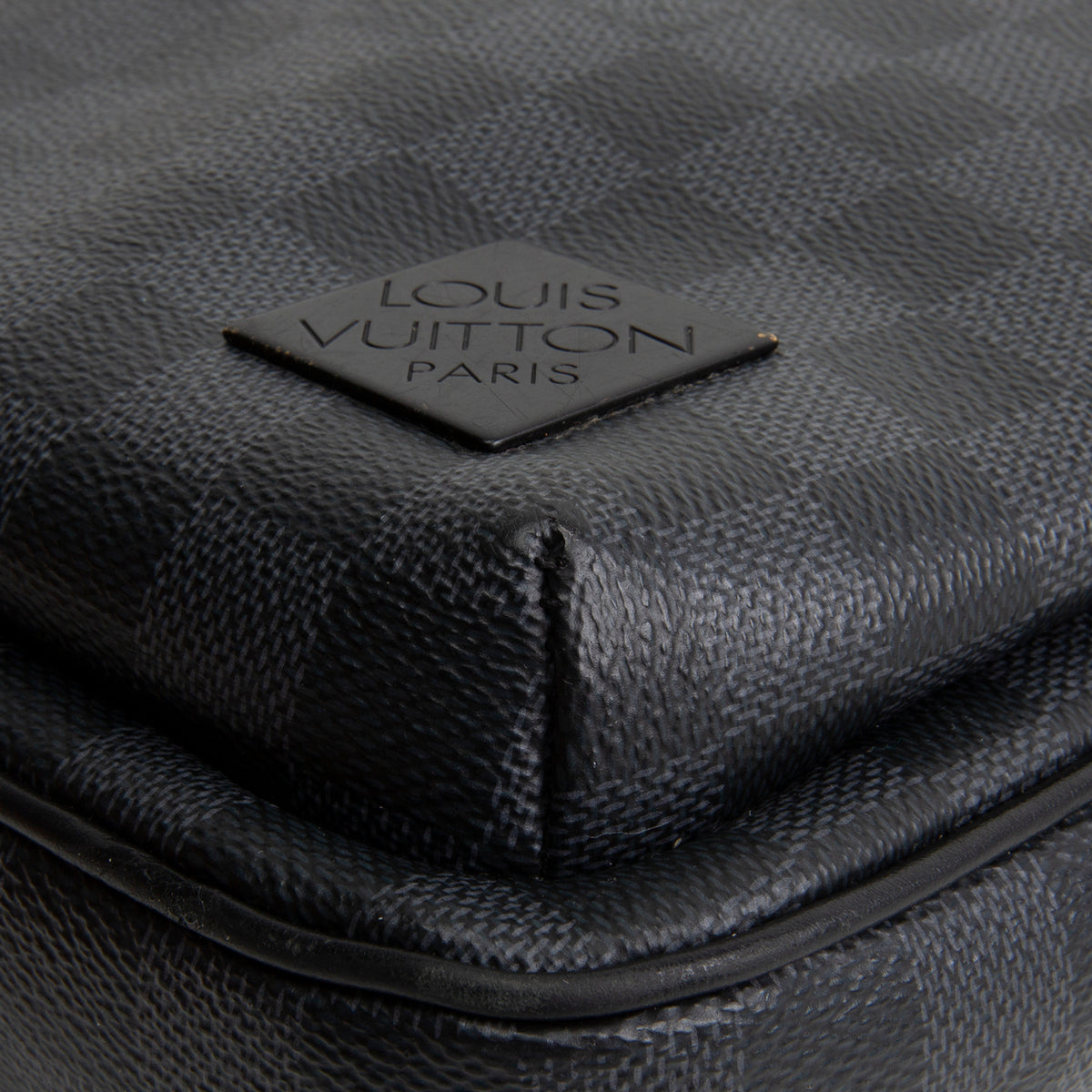 LOUIS VUITTON Avenue Sling Bag - Damier Graphite OUTLET FINAL SALE