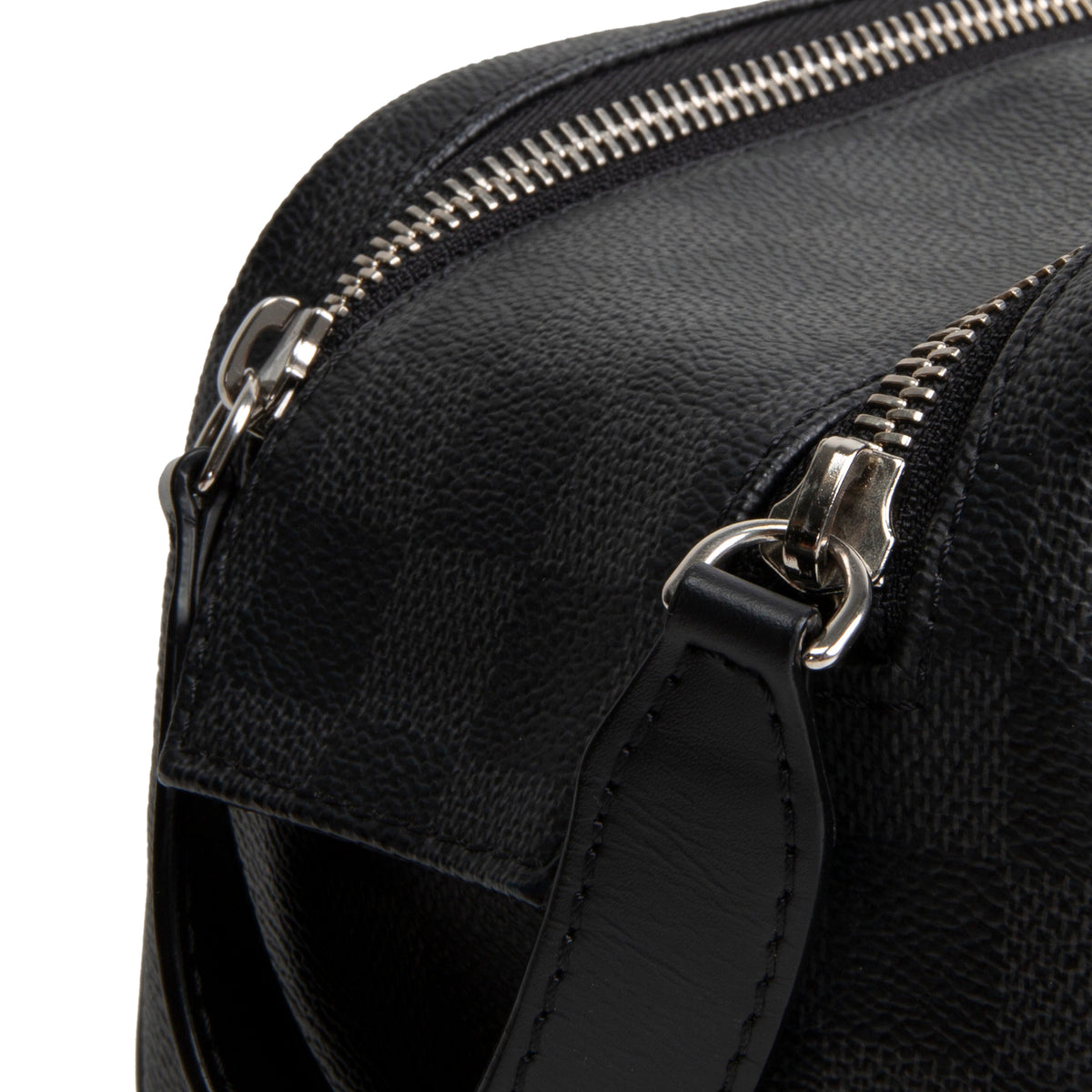 LOUIS VUITTON Damier Graphite Toiletry Dopp Kit