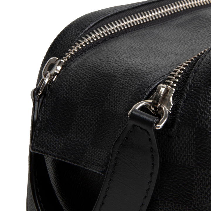 LOUIS VUITTON Damier Graphite Toiletry Dopp Kit