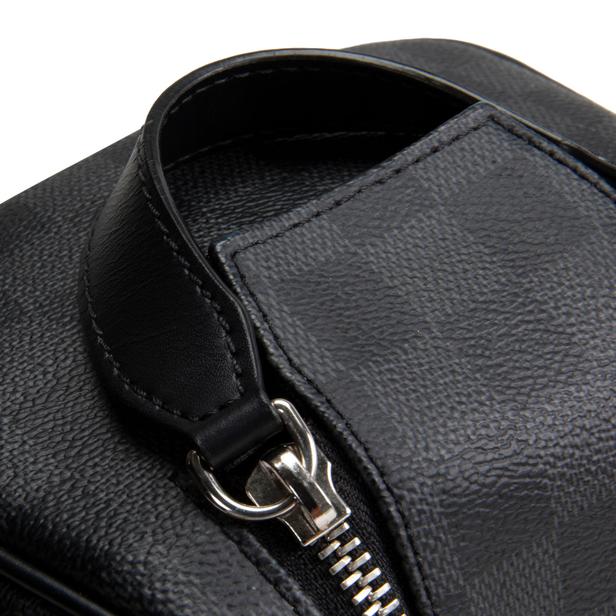LOUIS VUITTON Damier Graphite Toiletry Dopp Kit