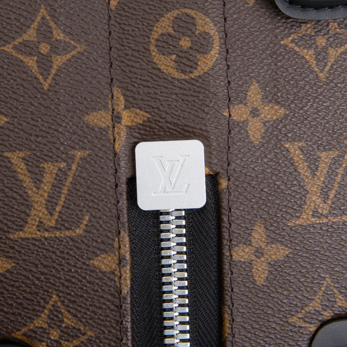 LOUIS VUITTON Horizon 55 Monogram w/ Matte Black Accents