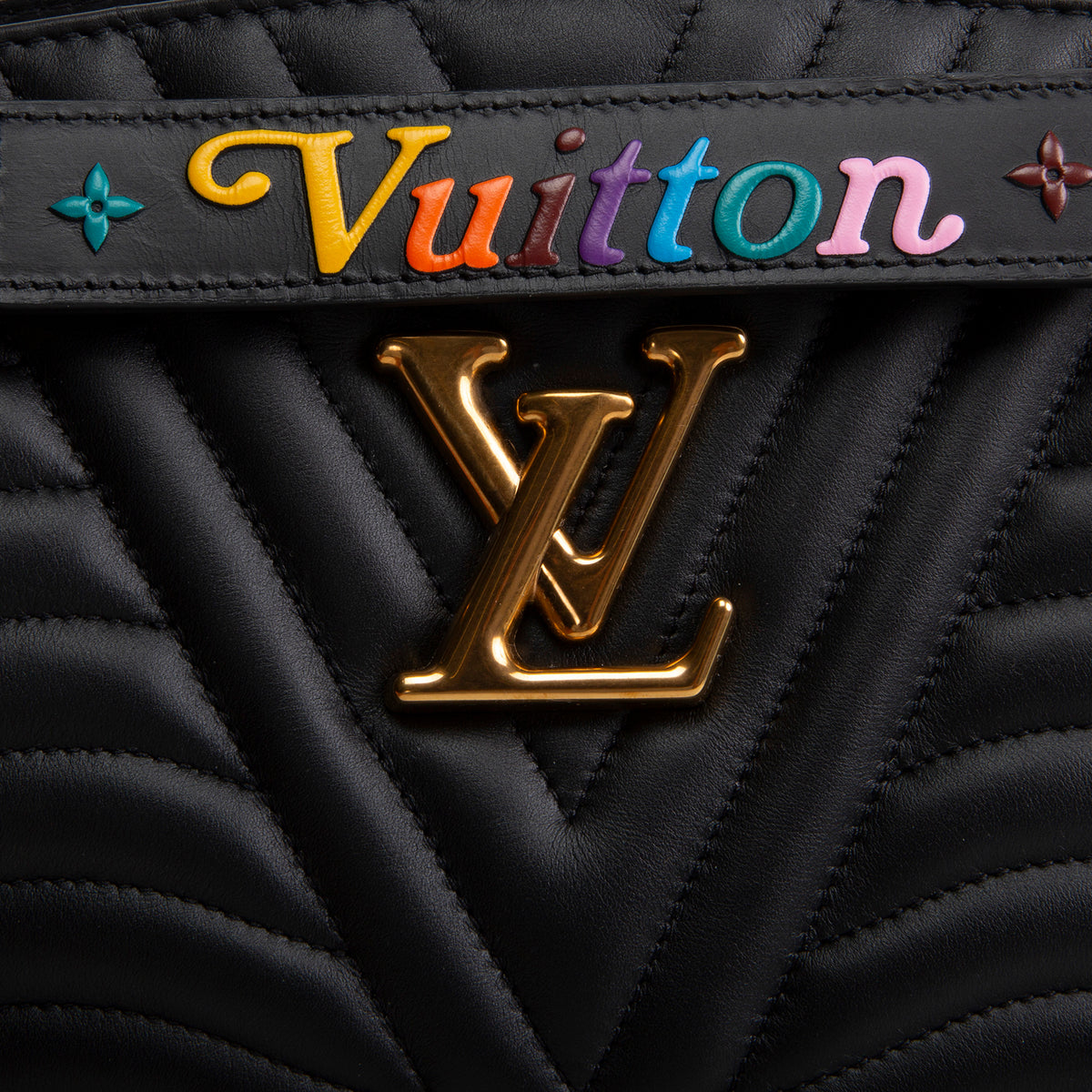 LOUIS VUITTON New Wave Chain Tote - Black