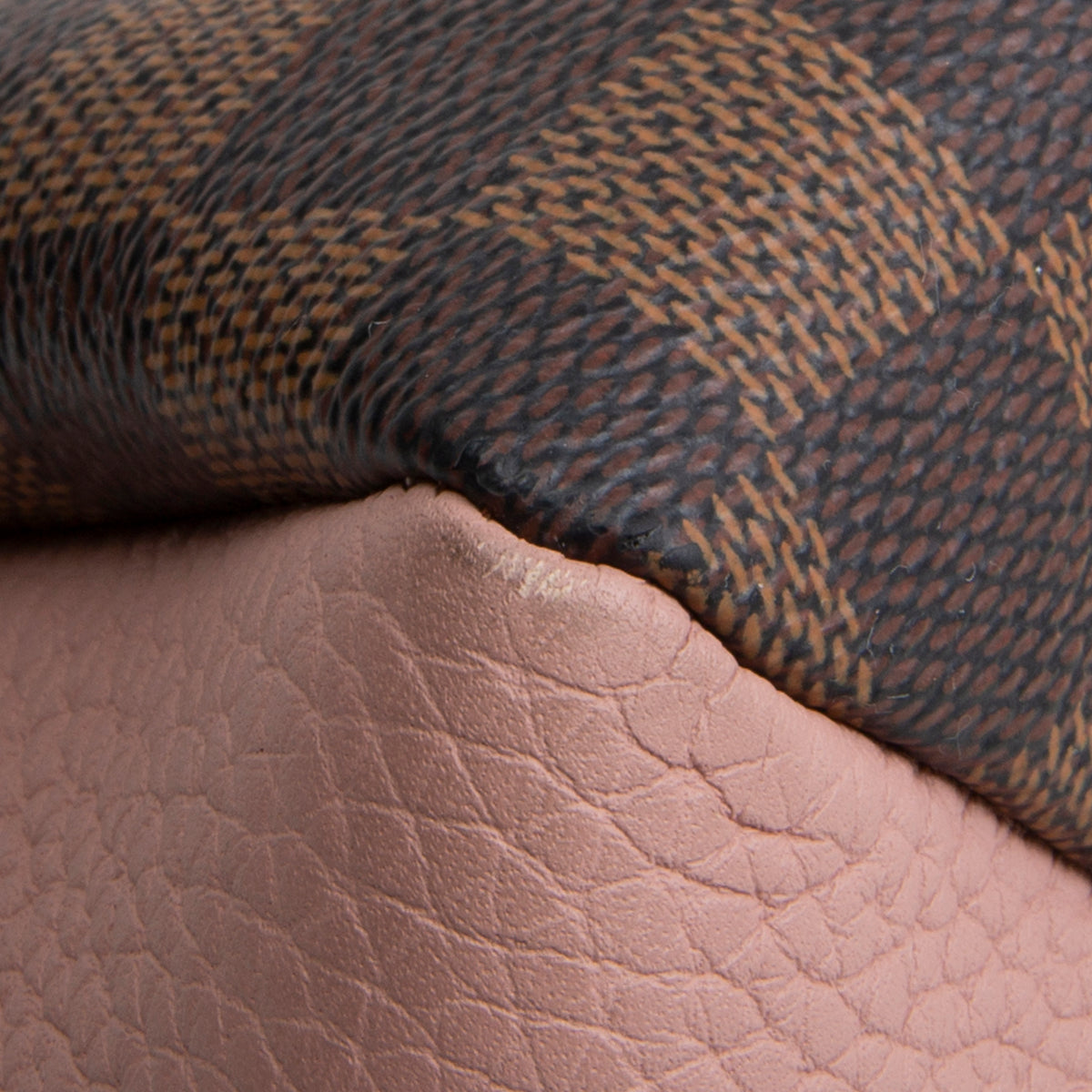 LOUIS VUITTON Brittany Magnolia