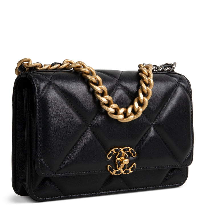 CHANEL Lambskin 19 Wallet On Chain - Black