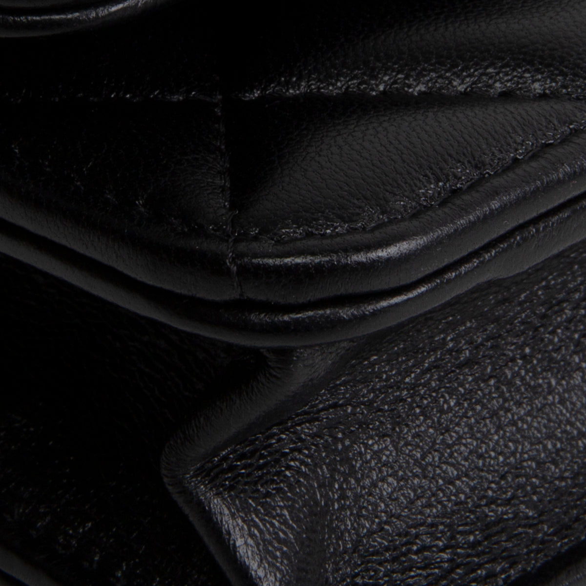 CHANEL Lambskin 19 Wallet On Chain - Black