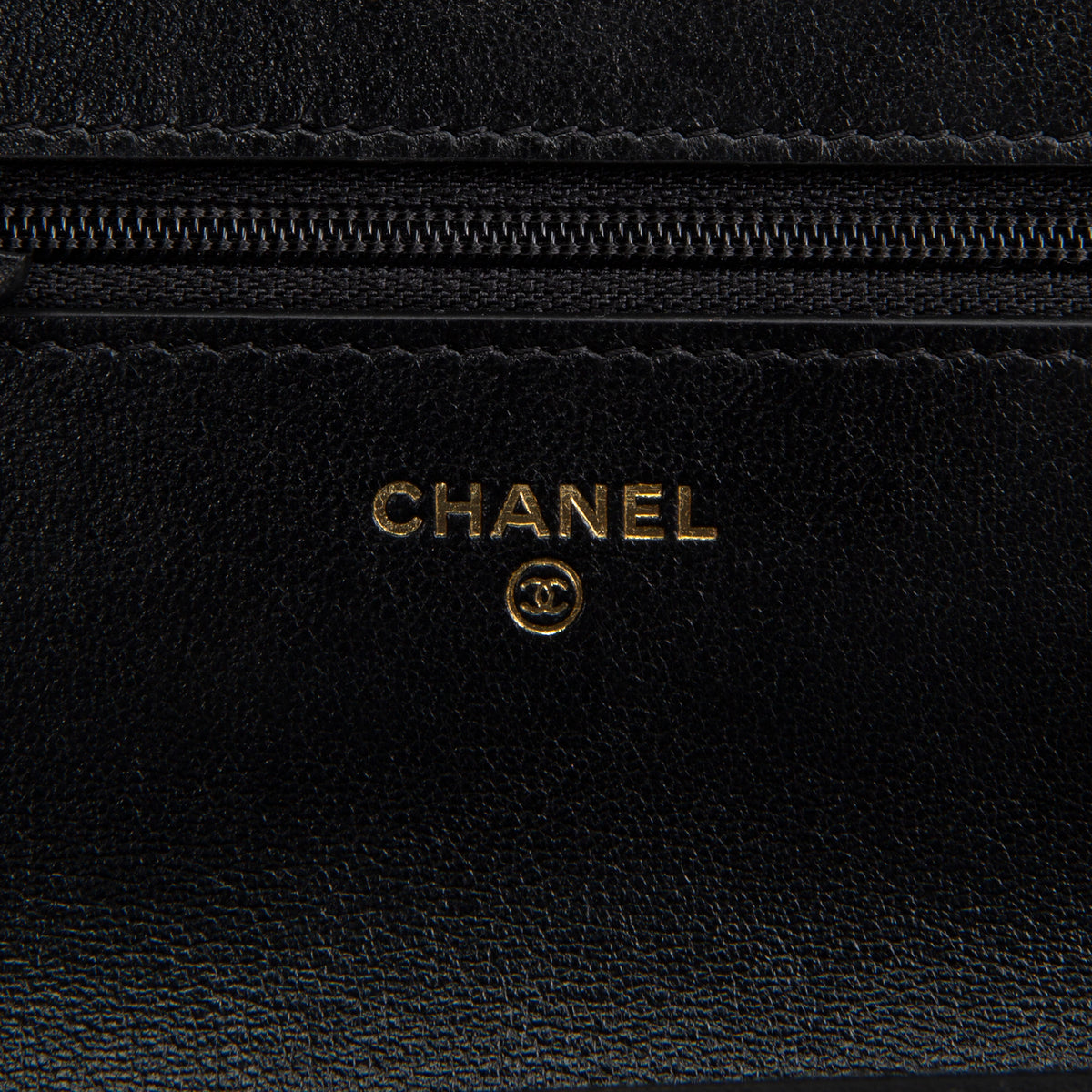 CHANEL Lambskin 19 Wallet On Chain - Black