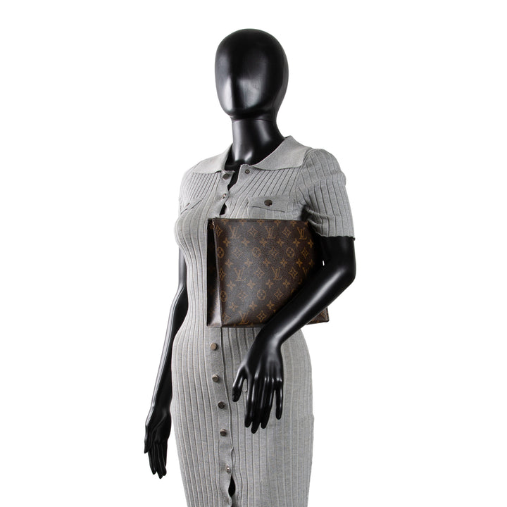 LOUIS VUITTON Monogram Poche Toiletry 26