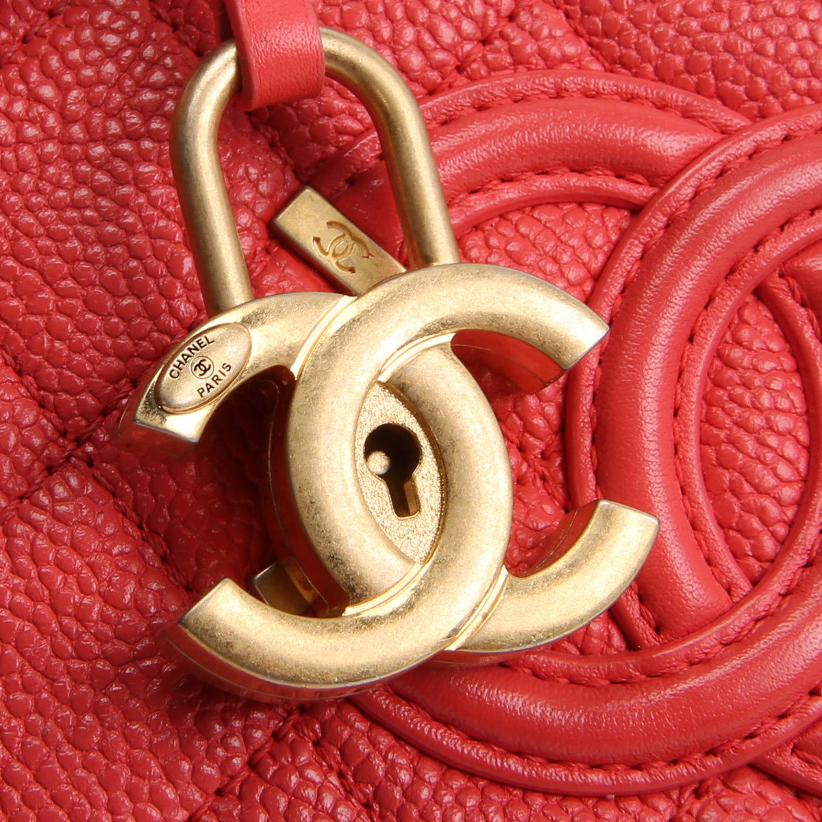 CHANEL Small Caviar Filigree Vanity Case - Coral
