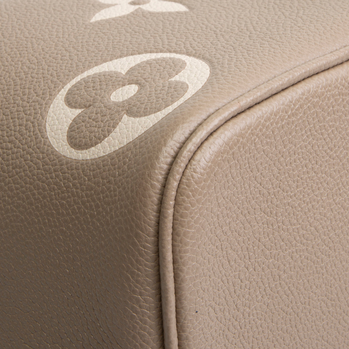 LOUIS VUITTON Giant Empreinte Monogram Neonoe MM - Bicolor Turtledove