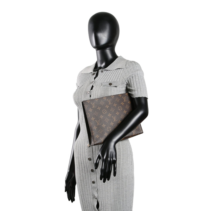 LOUIS VUITTON Monogram Poche Toiletry 26