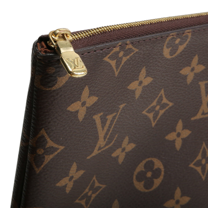 LOUIS VUITTON Monogram Laptop Sleeve