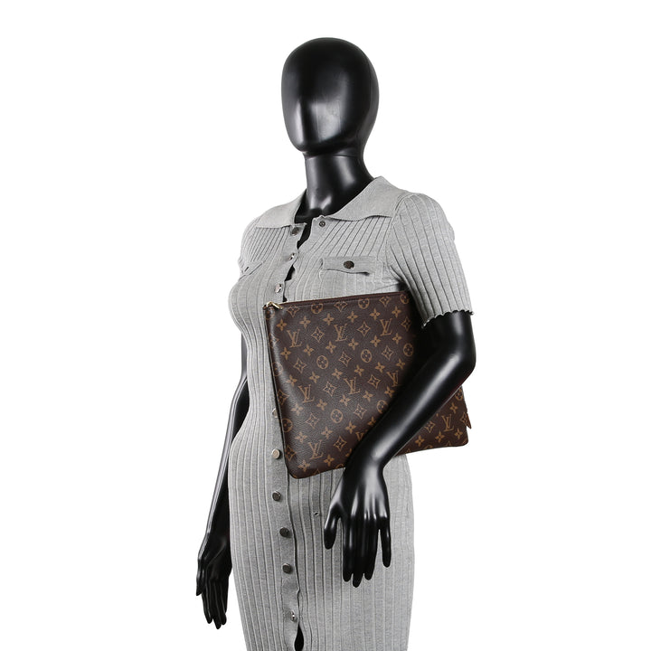 LOUIS VUITTON Monogram Laptop Sleeve