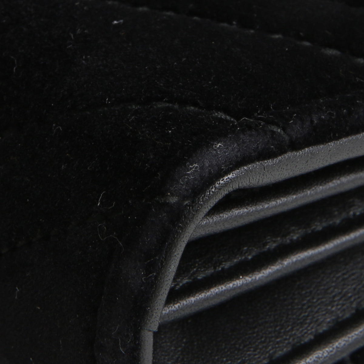GUCCI Velvet Marmont Wallet on Chain - Black