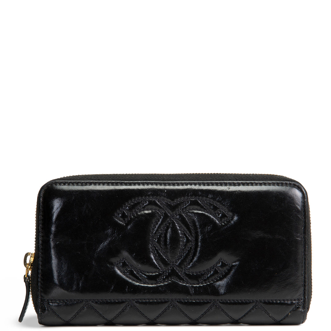 CHANEL Zip Around Wallet