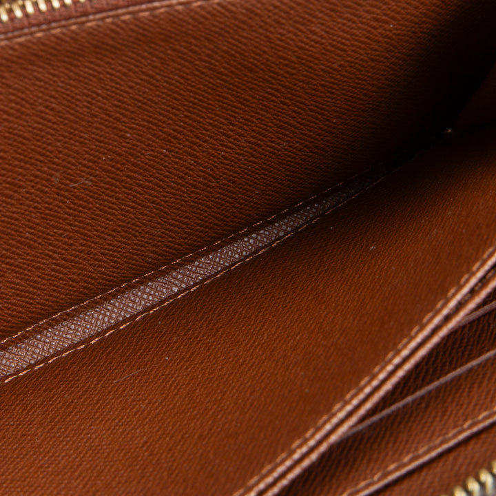 LOUIS VUITTON Monogram Zippy Wallet