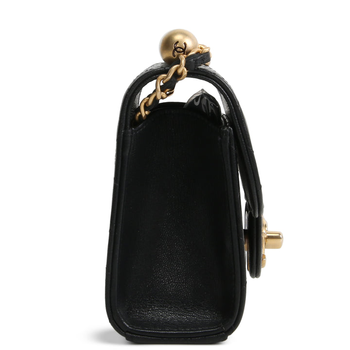 CHANEL Chic Pearls Flap Chain Clutch - Black