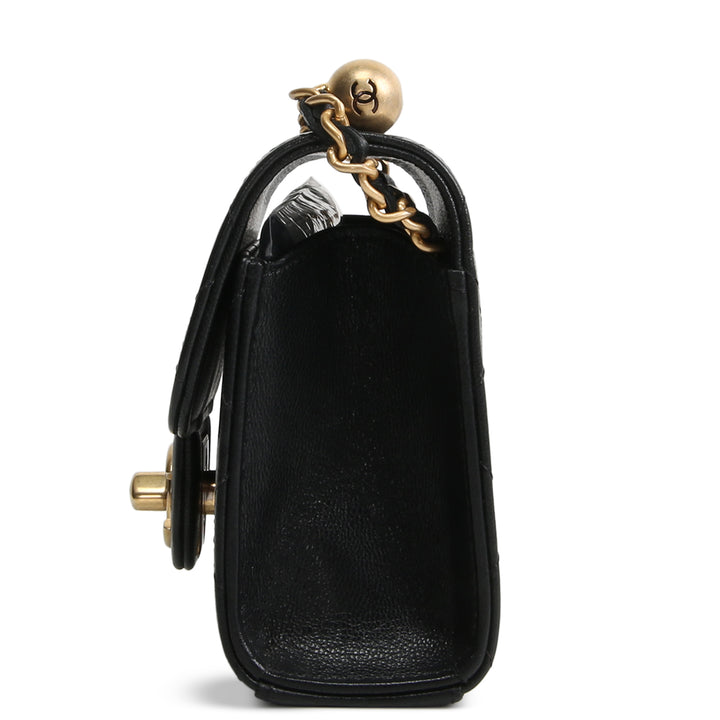 CHANEL Chic Pearls Flap Chain Clutch - Black