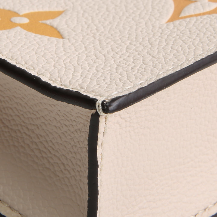 LOUIS VUITTON Petite Sac Plot By the Pool - Giant Monogram