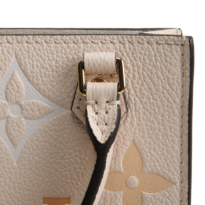 LOUIS VUITTON Petite Sac Plot By the Pool - Giant Monogram