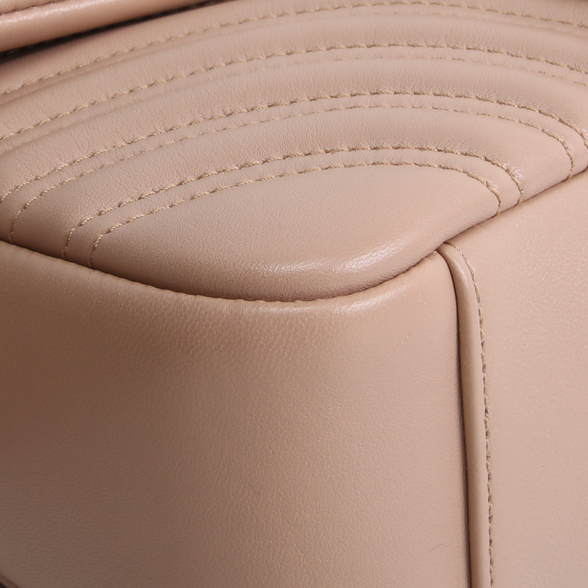 GUCCI GG Marmont Medium Shoulder Bag - Beige