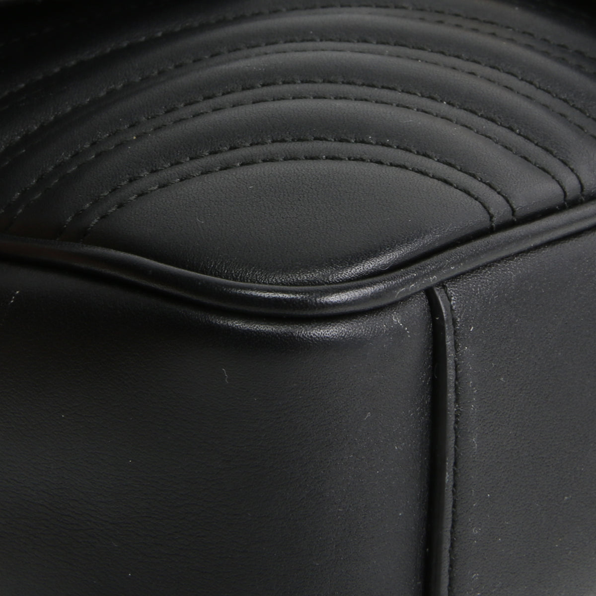 GUCCI Small GG Marmont Shoulder Bag - Black