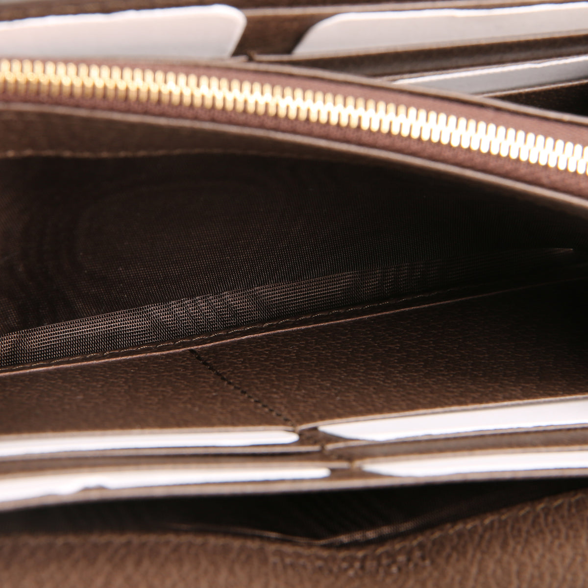 GUCCI GG Supreme Blondie Continental Chain Wallet - Beige &amp; Ebony