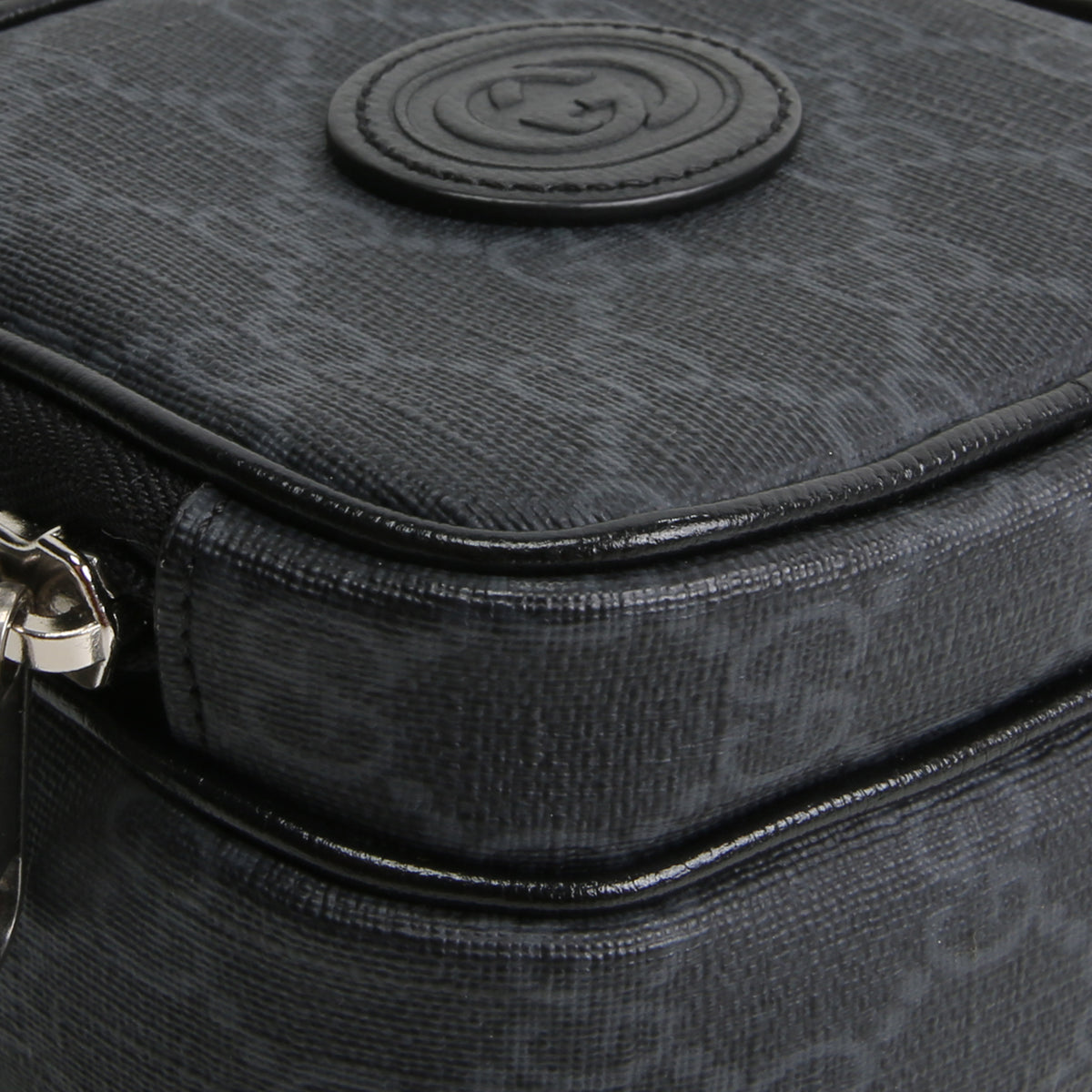 GUCCI GG Supreme Mini Messenger Bag - Black