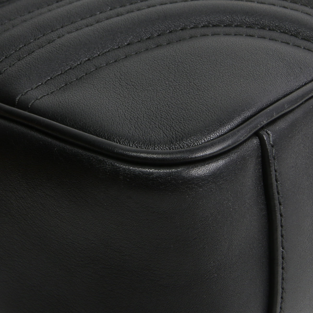 Gucci Matelasse Medium GG Marmont Shoulder Bag