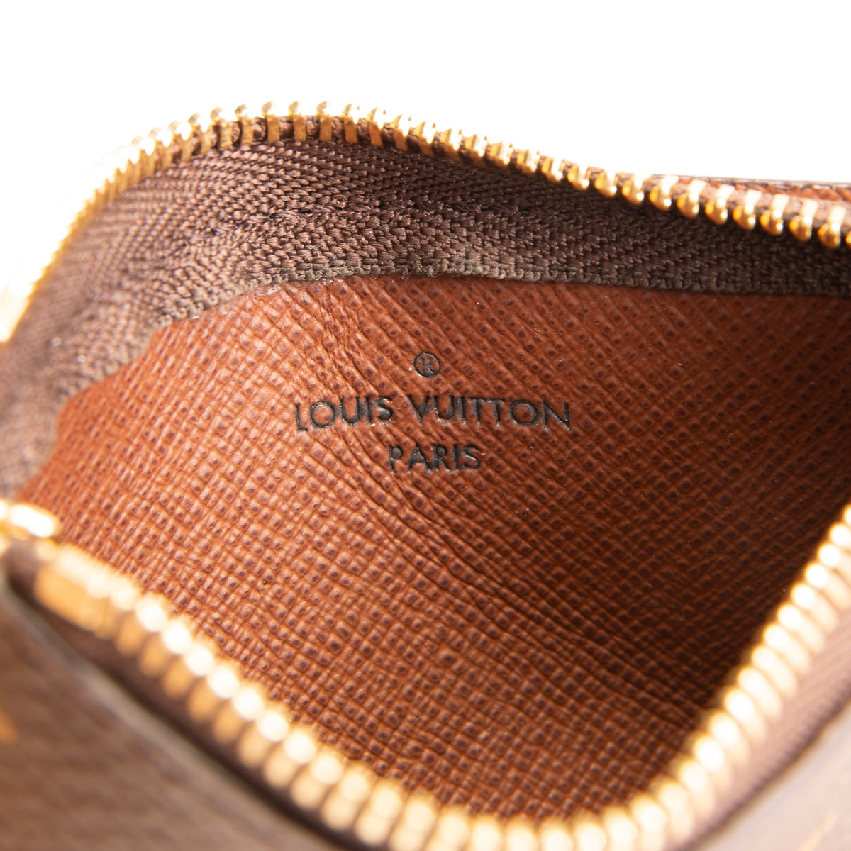 LOUIS VUITTON Key Pouch Monogram - Brown