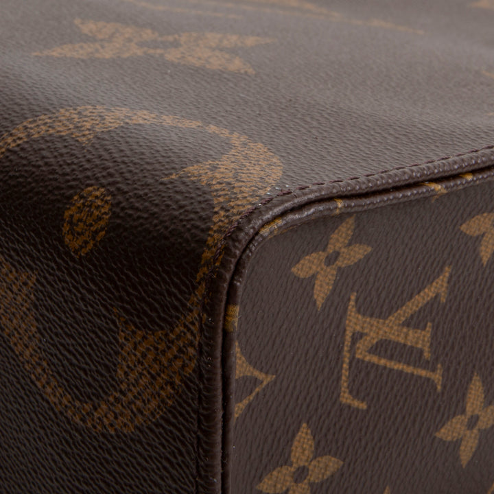 LOUIS VUITTON Giant Monogram Reverse OnTheGo MM
