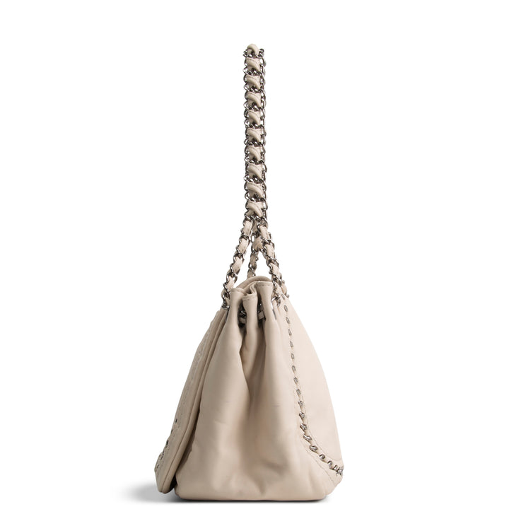 CHANEL Luxe Ligne Accordion Flap Bag