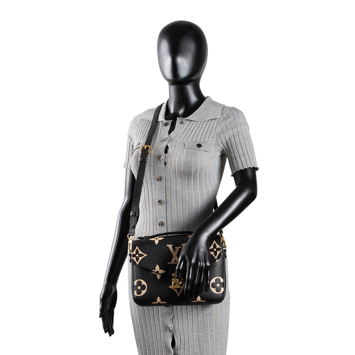 LOUIS VUITTON Empreinte Monogram Giant Pochette Metis - Black &amp; Cream
