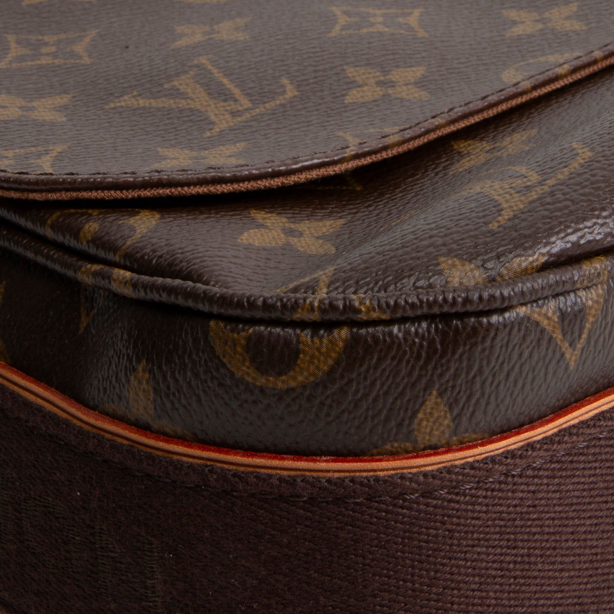 LOUIS VUITTON Beauborg Monogram Messenger Babur