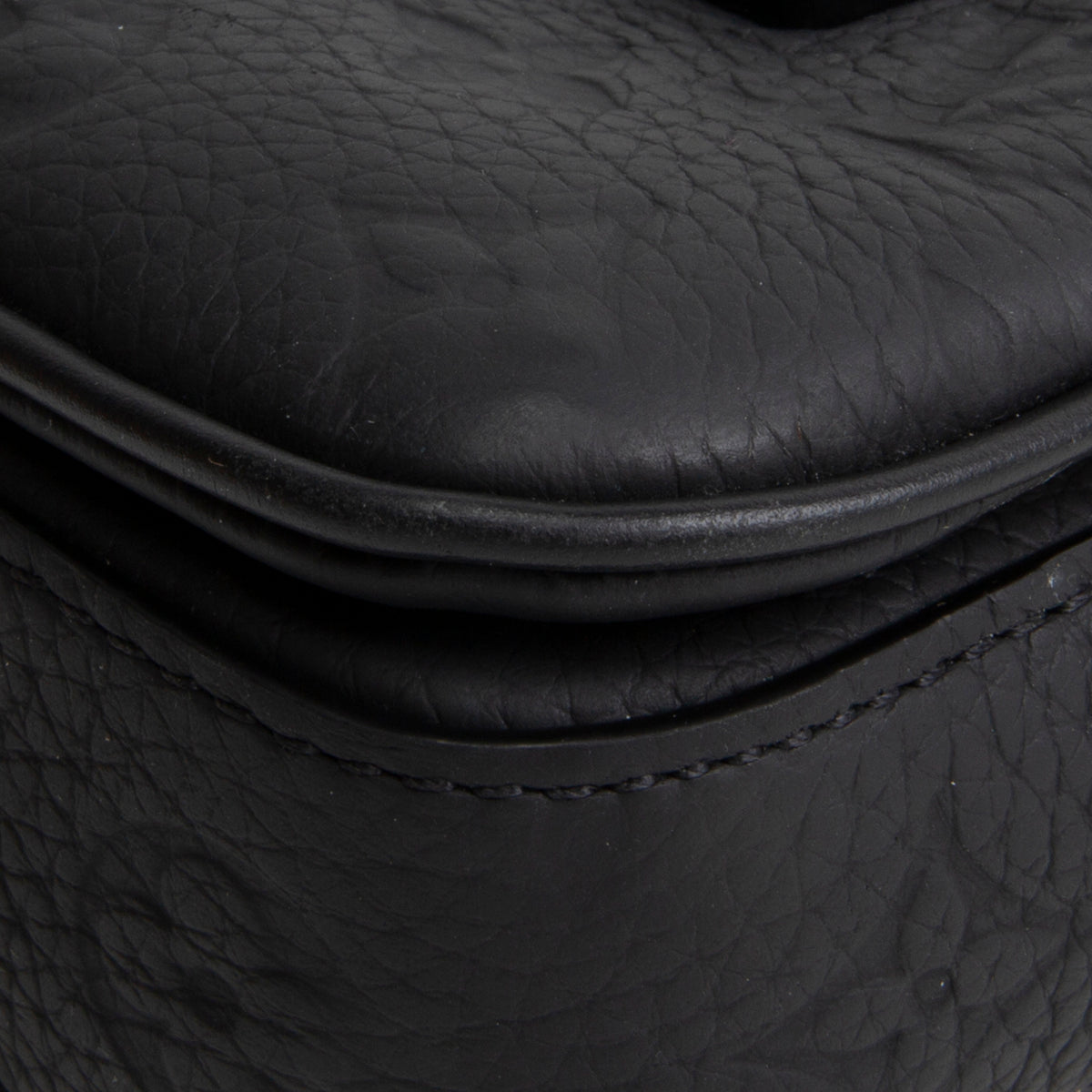 LOUIS VUITTON Taurillon Monogram S-Lock Wearable Wallet