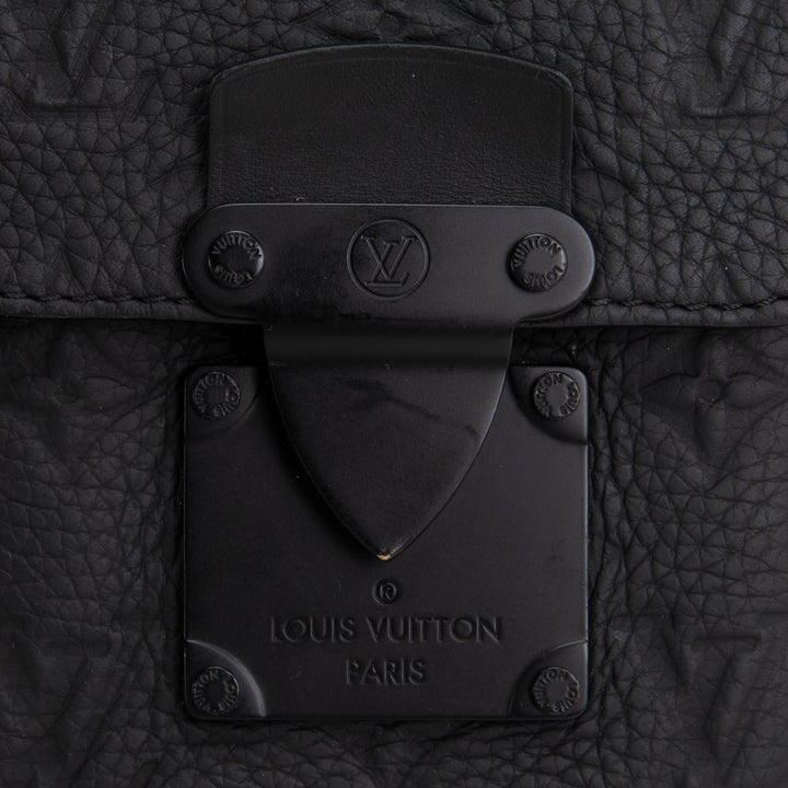 LOUIS VUITTON Taurillon Monogram S-Lock Wearable Wallet
