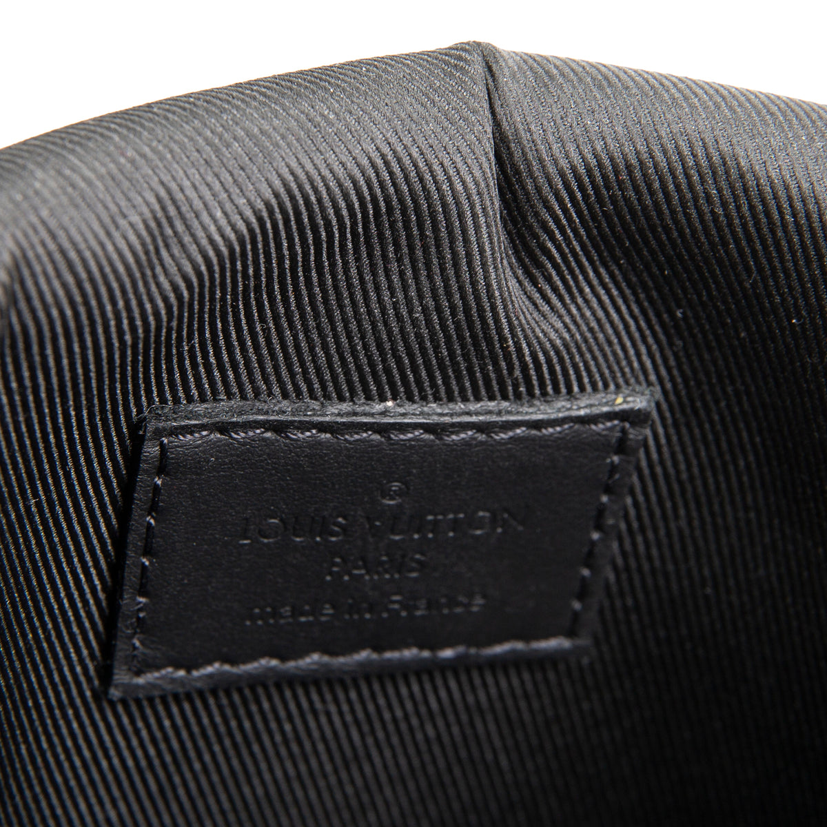 LOUIS VUITTON Taurillon Monogram S-Lock Wearable Wallet