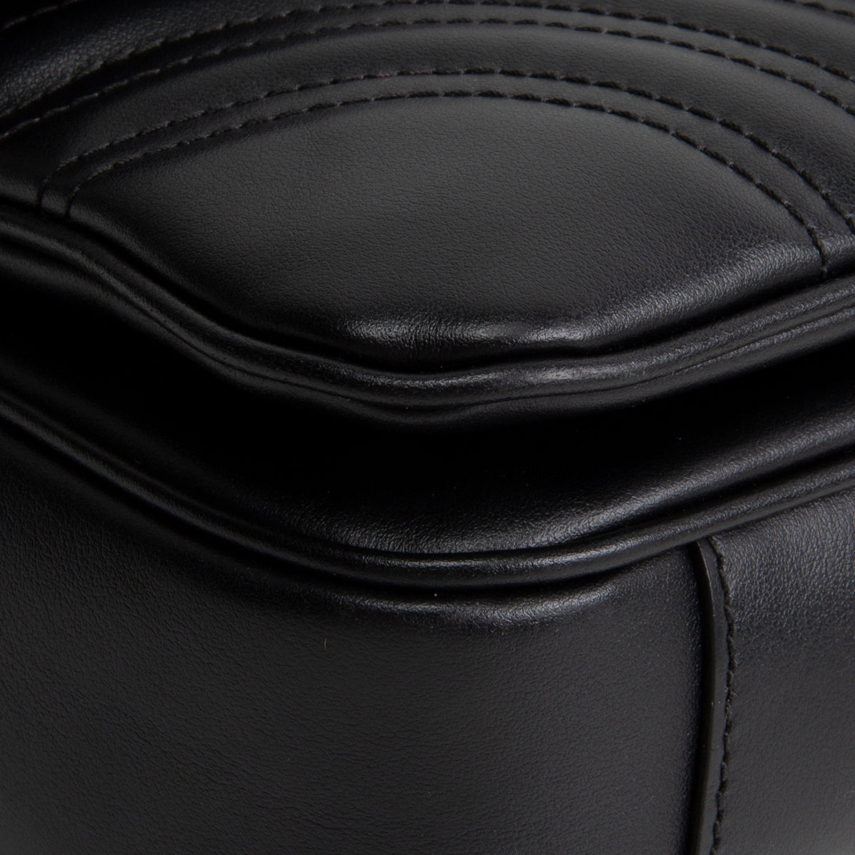 GUCCI GG Marmont Shoulder Bag - Black