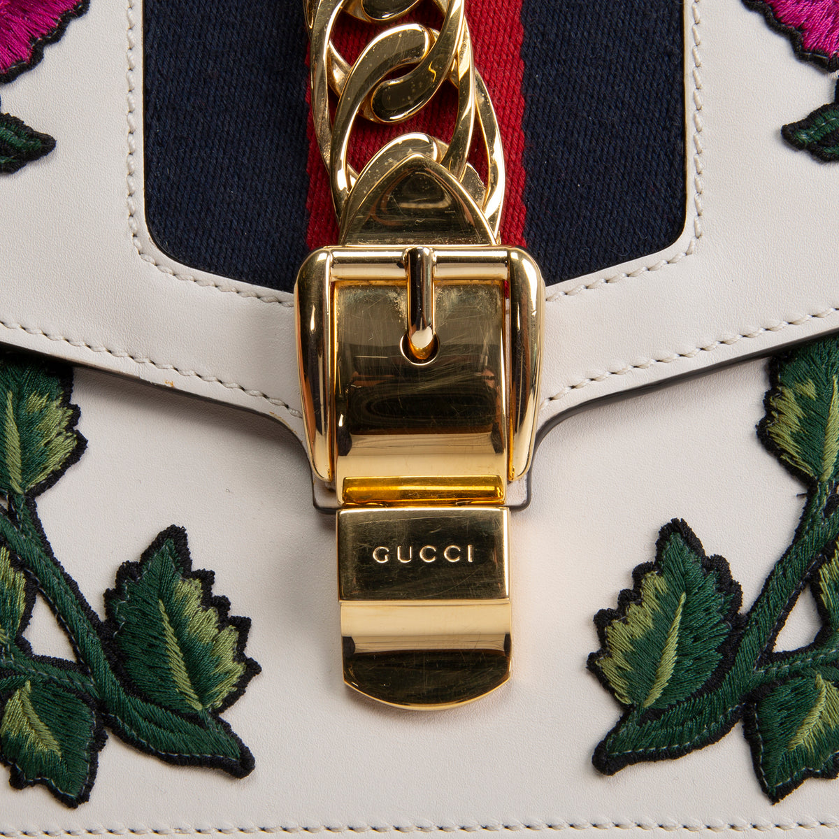 GUCCI Small Embroidered Sylvie - White