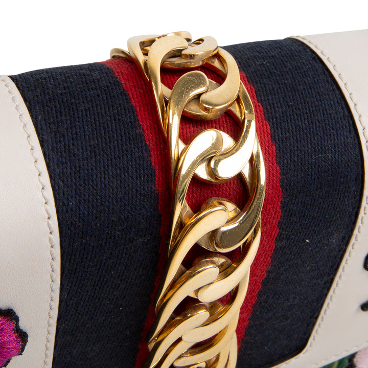 GUCCI Small Embroidered Sylvie - White