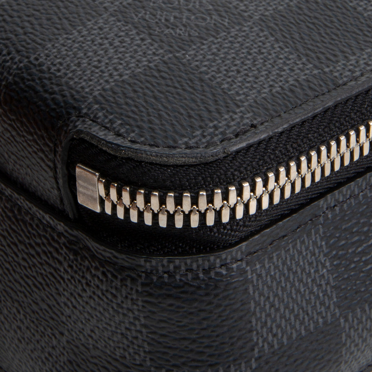 LOUIS VUITTON Damier Graphite Alpha Wearable Wallet