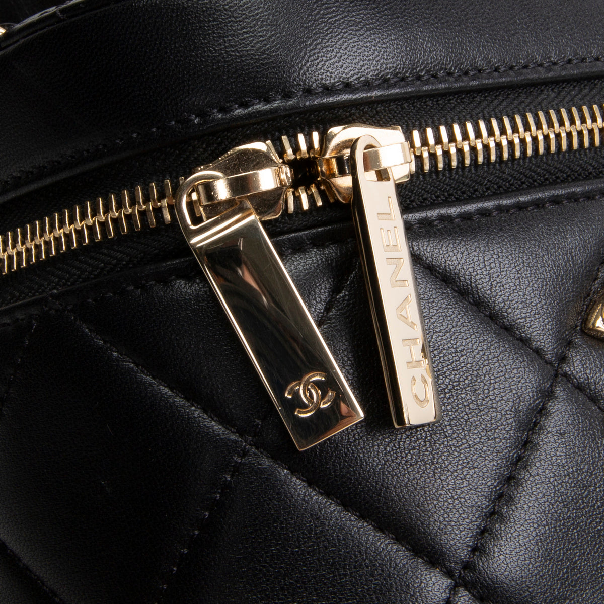 CHANEL Trendy Top Handle Vanity - Black