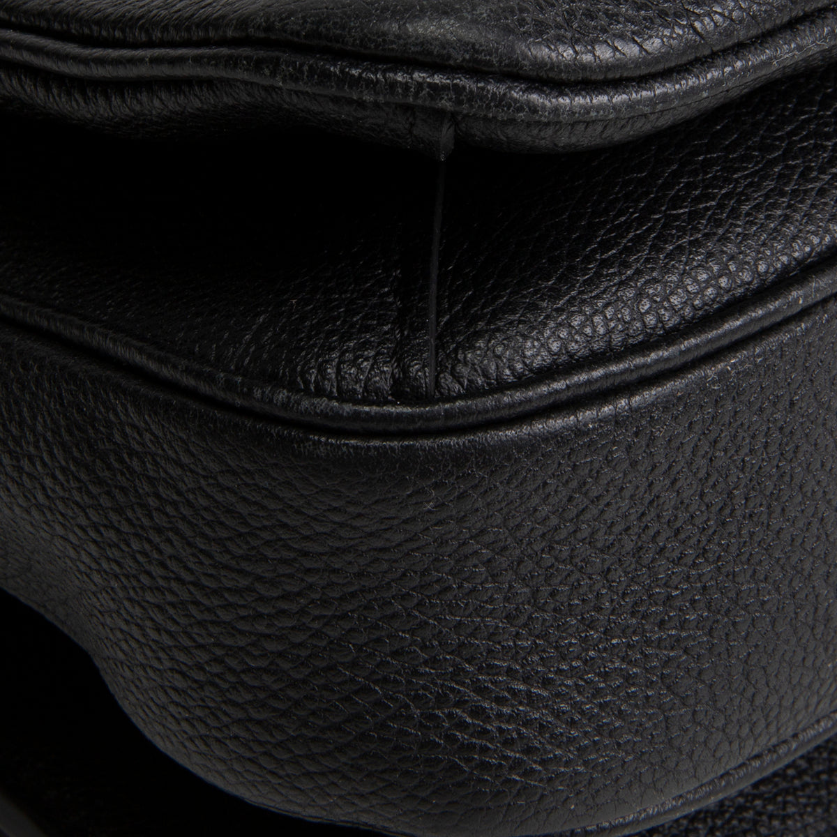 LOUIS VUITTON Pochette Metis Empreinte Black
