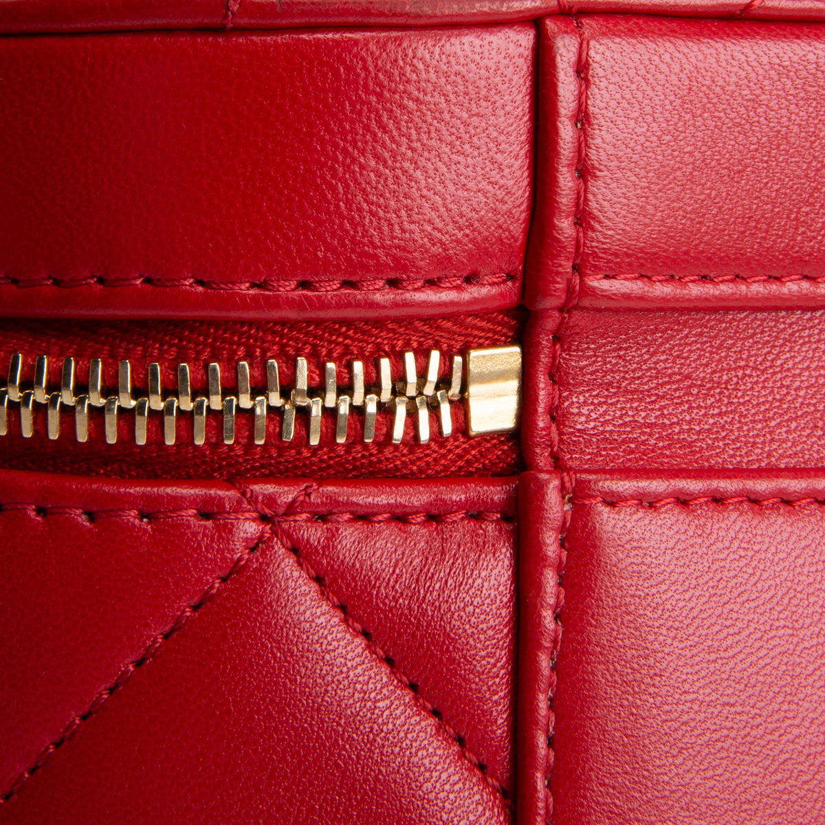CHANEL Trendy Top Handle Vanity Case w/ Chain