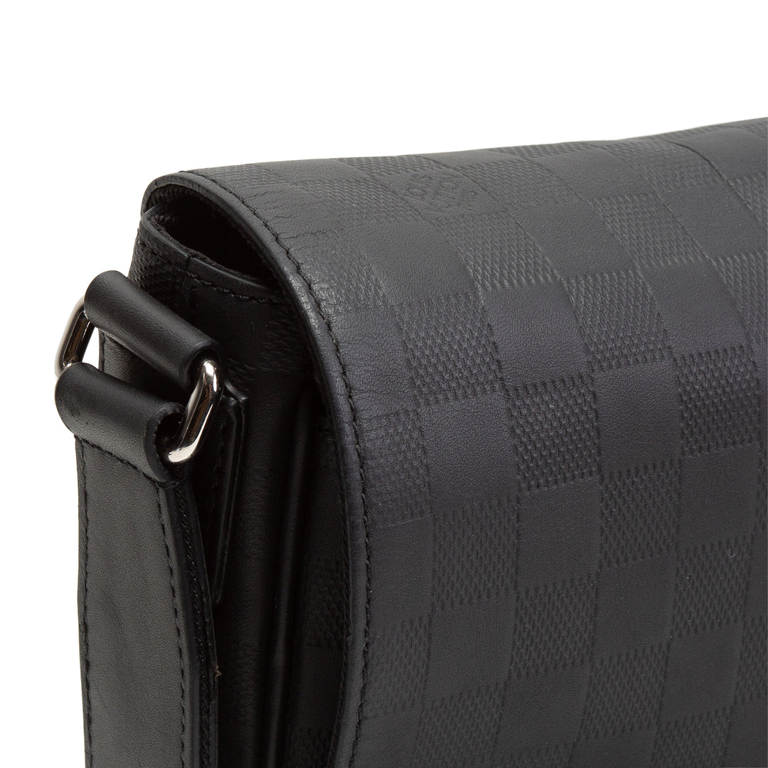 LOUIS VUITTON Damier Infini District Messenger PM - Black