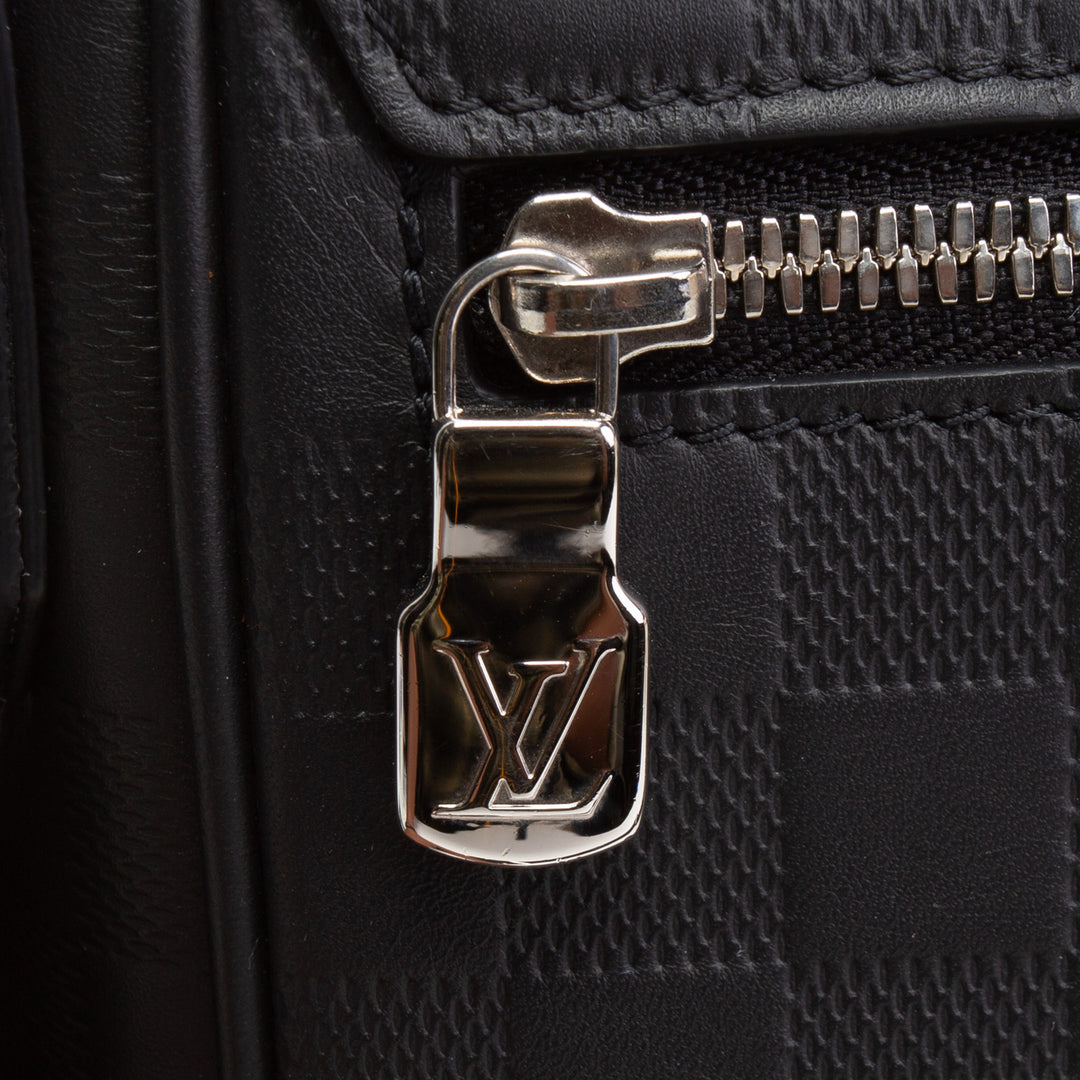 LOUIS VUITTON Damier Infini District Messenger PM - Black