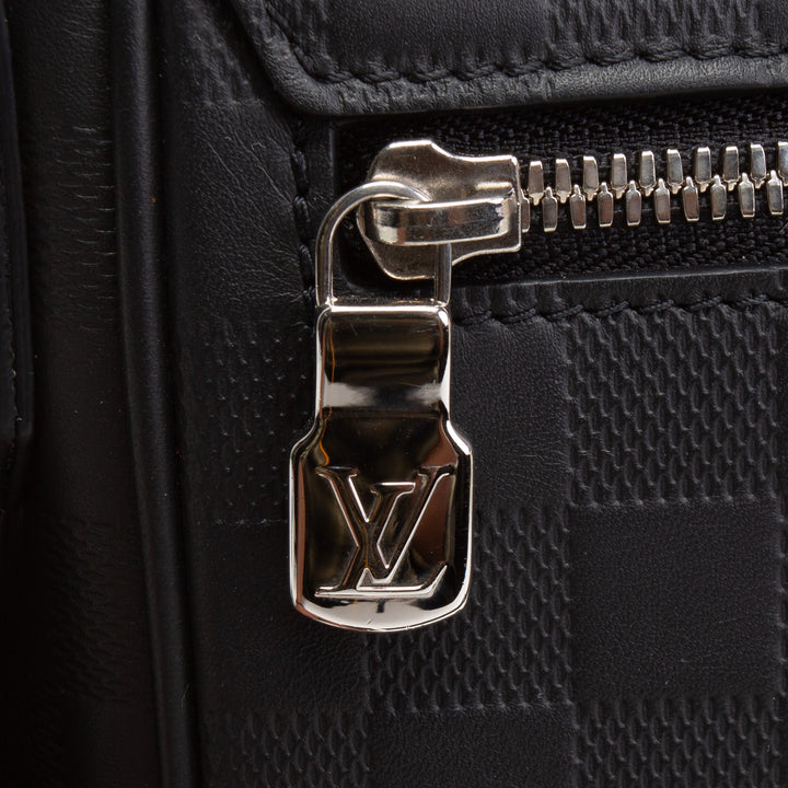 LOUIS VUITTON Damier Infini District Messenger PM - Black