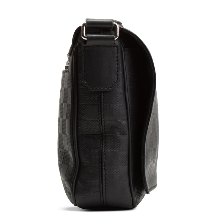 LOUIS VUITTON Damier Infini District Messenger PM - Black
