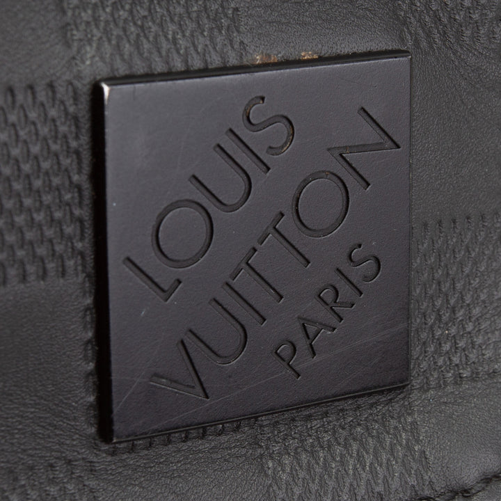 LOUIS VUITTON Damier Infini District Messenger PM - Black
