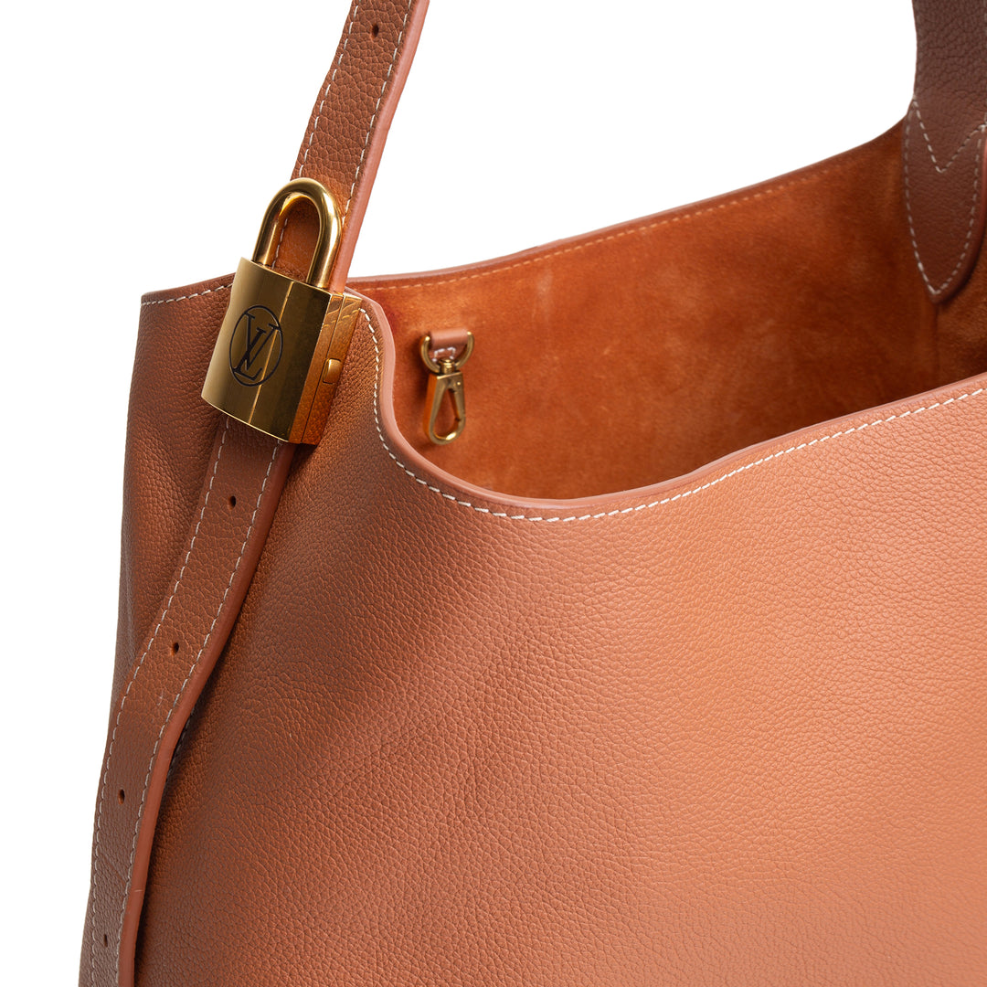 LOUIS VUITTON Low Key Hobo MM