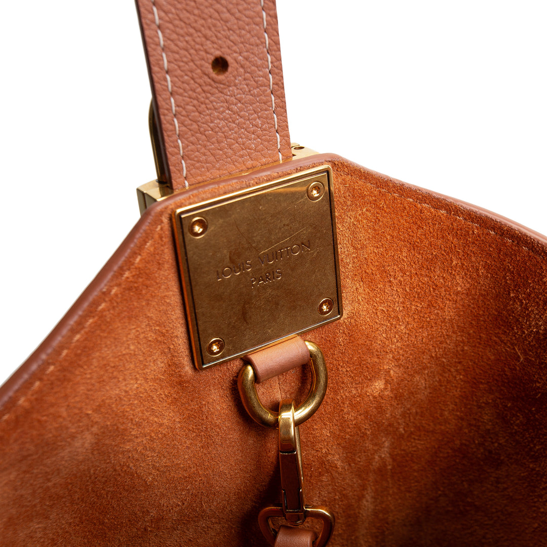 LOUIS VUITTON Low Key Hobo MM